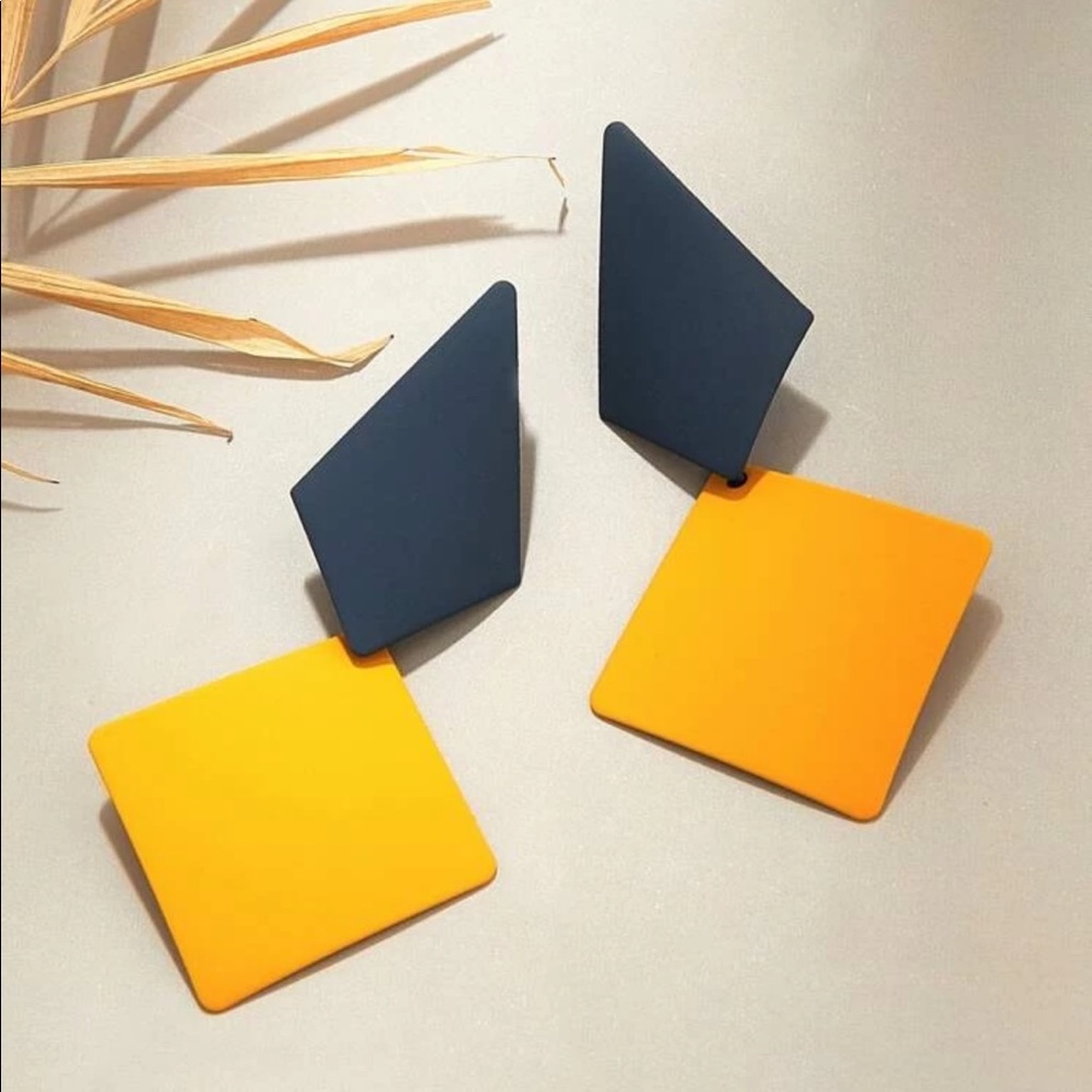 Tish (All Earrings 5/$30)